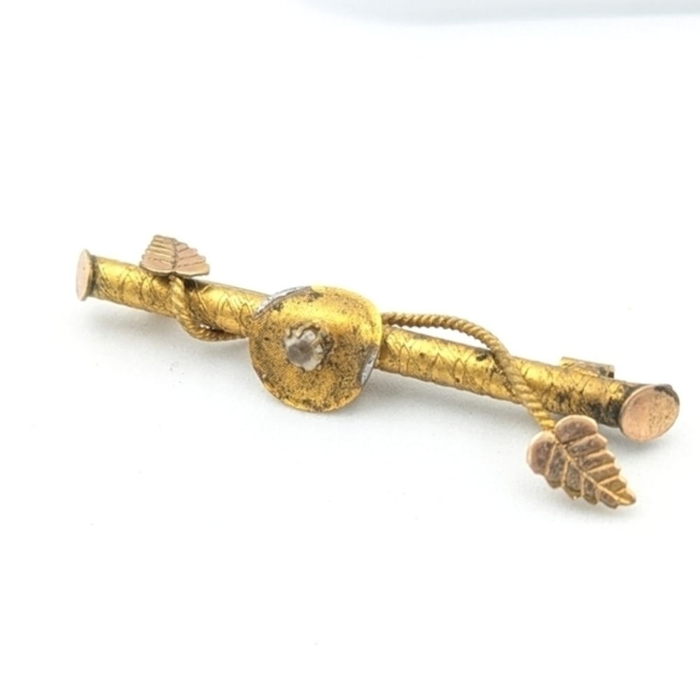 Antique Victorian bar brooch pin with leaf vine